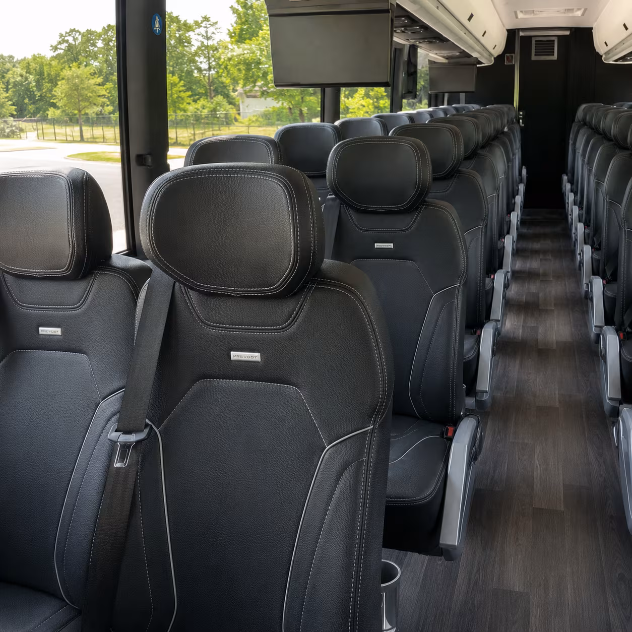 charter buses for aquarium and museum field trips across the lowcountry